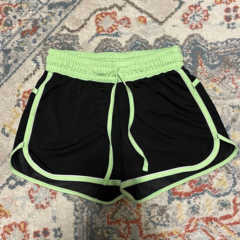 Xersion Black & Green Athletic Shorts Small